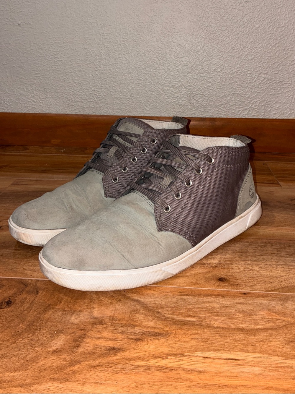 Timberland Men’s Davis Square Chukka Grey Mid Top Sneakers- size 8.5